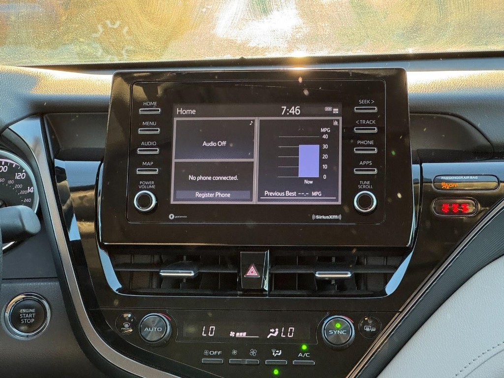 Toyota Camry Vehicle Full-screen Gallery Image 14