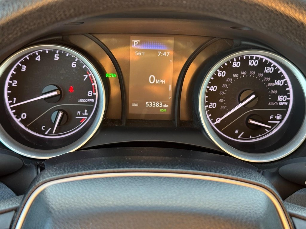Toyota Camry Vehicle Full-screen Gallery Image 21