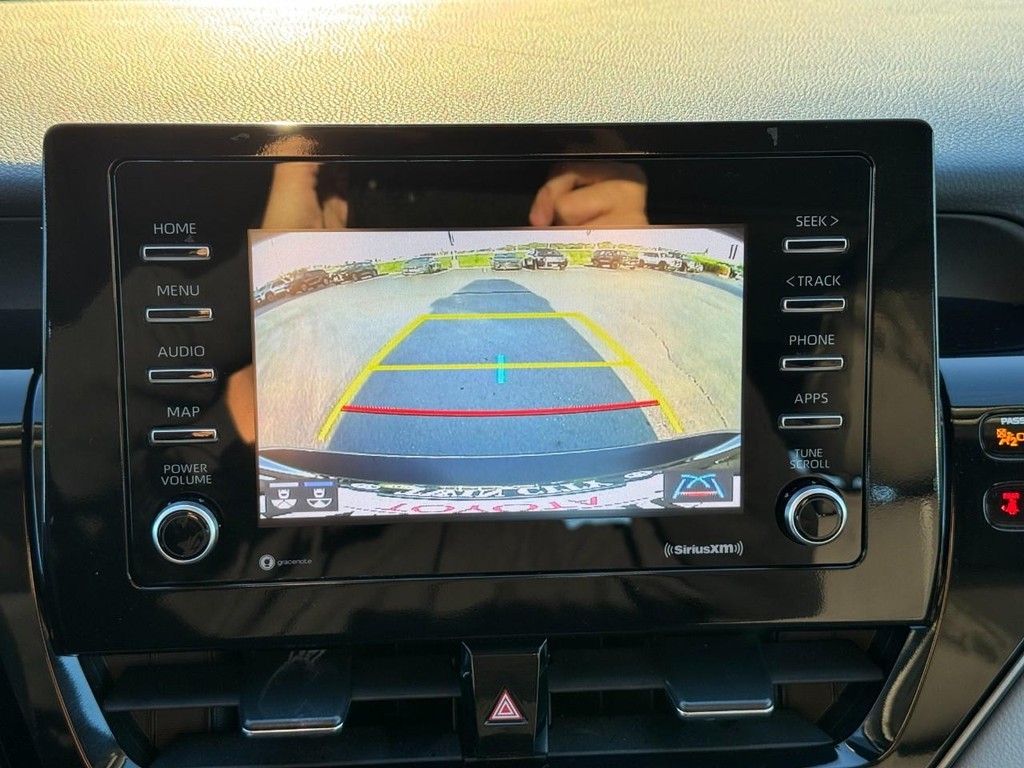 Toyota Camry Vehicle Full-screen Gallery Image 23
