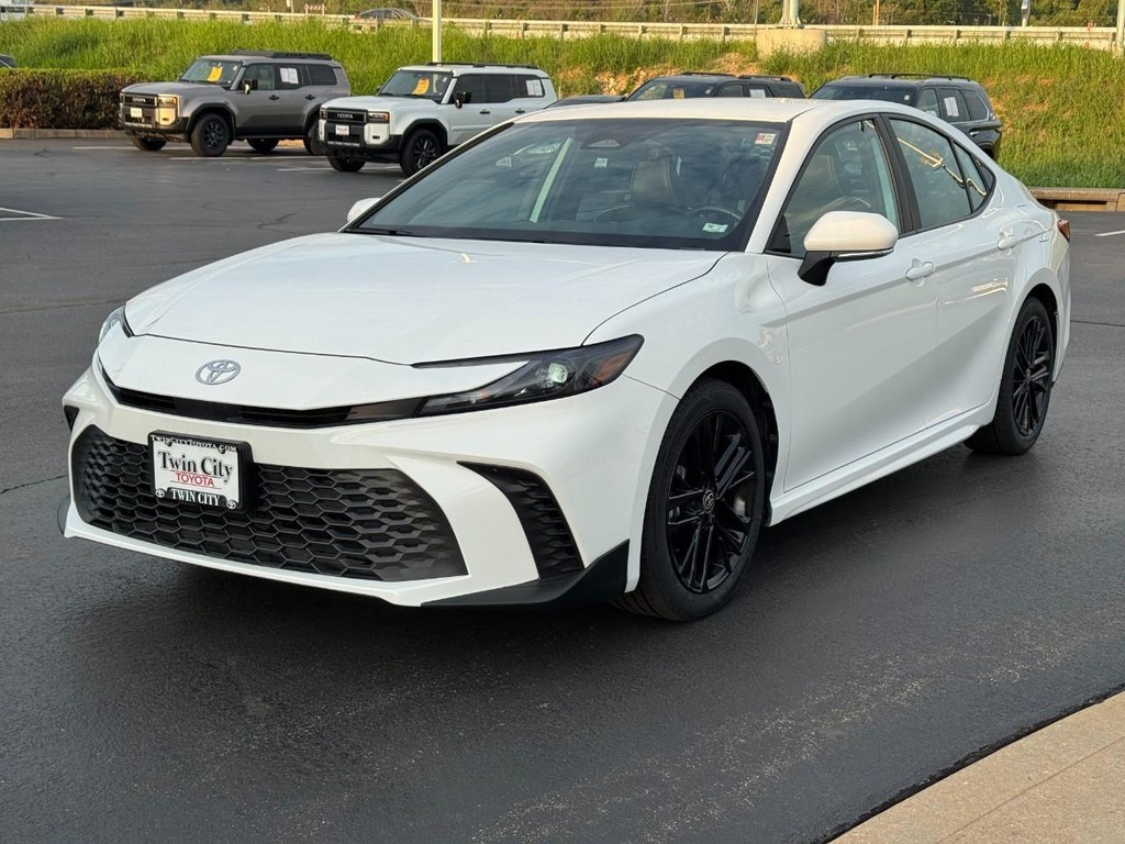 Toyota Camry Vehicle Full-screen Gallery Image 09