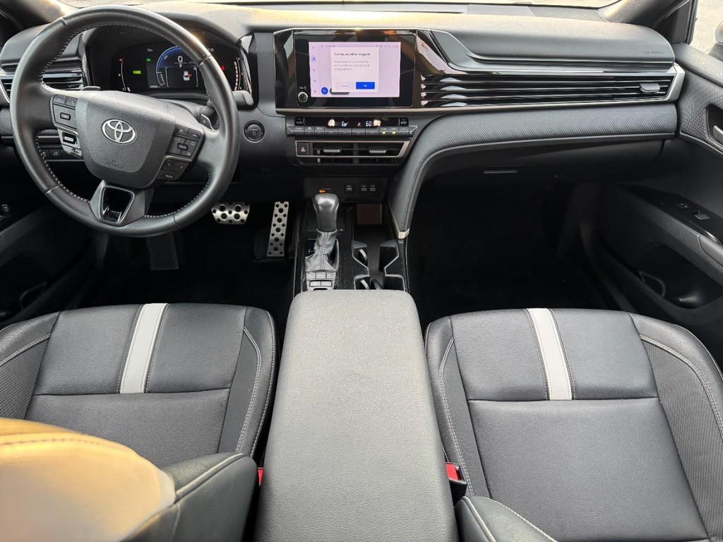 Toyota Camry Vehicle Full-screen Gallery Image 13