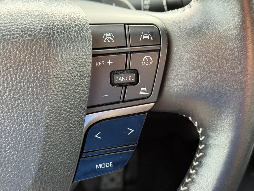Toyota Camry Vehicle Full-screen Gallery Image 21