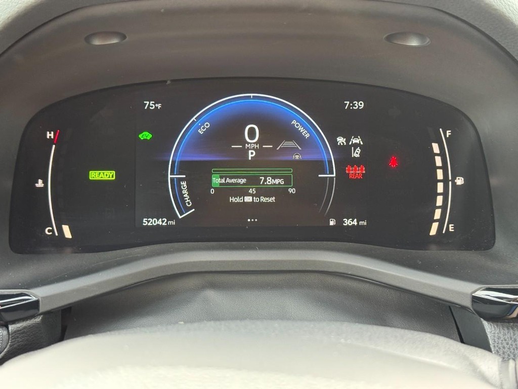 Toyota Camry Vehicle Full-screen Gallery Image 22