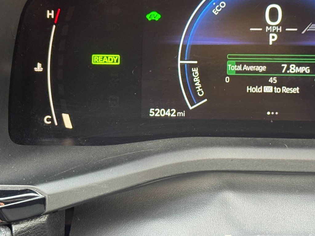 Toyota Camry Vehicle Full-screen Gallery Image 23