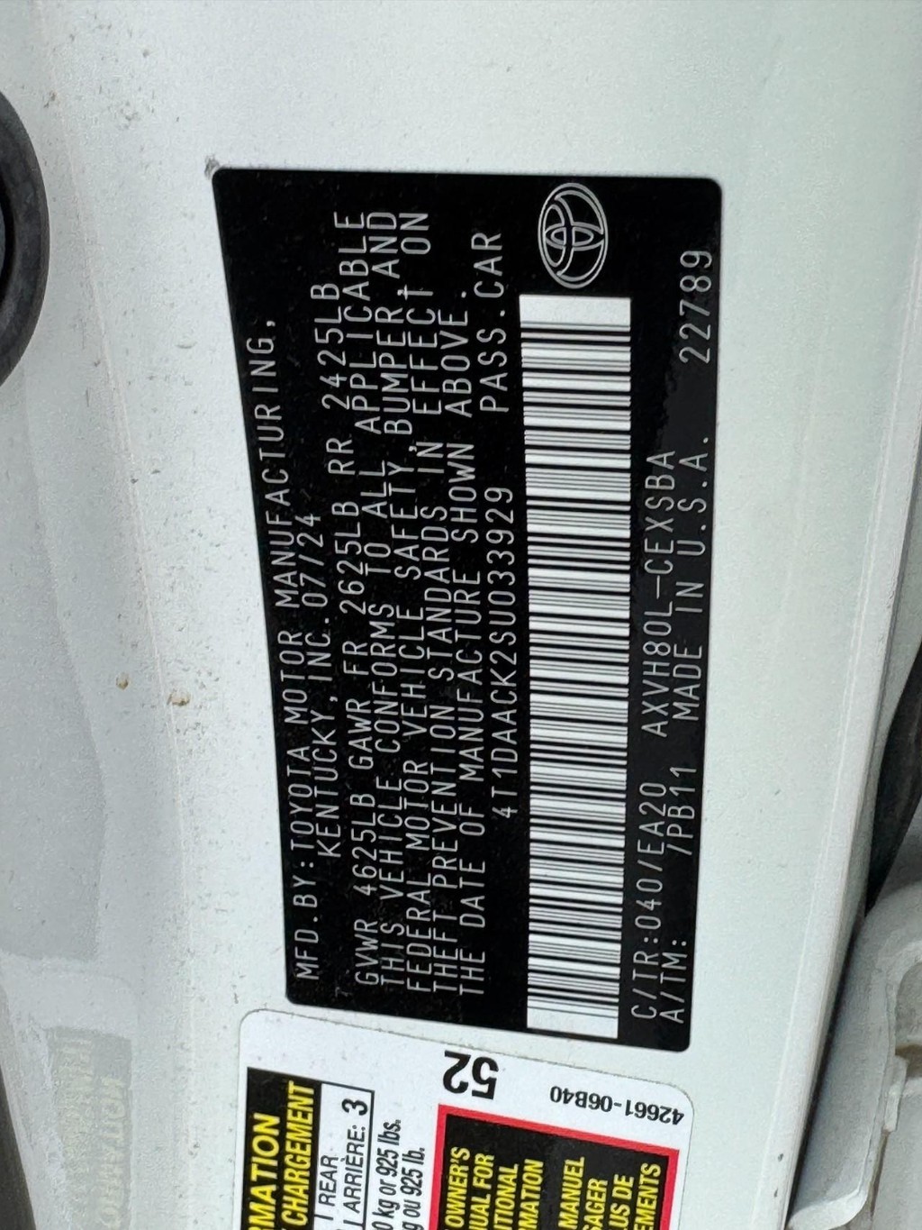 Toyota Camry Vehicle Full-screen Gallery Image 25