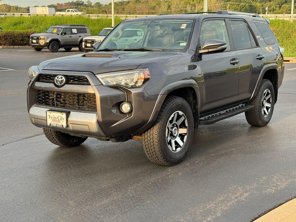 Toyota 4Runner Vehicle Full-screen Gallery Image 08