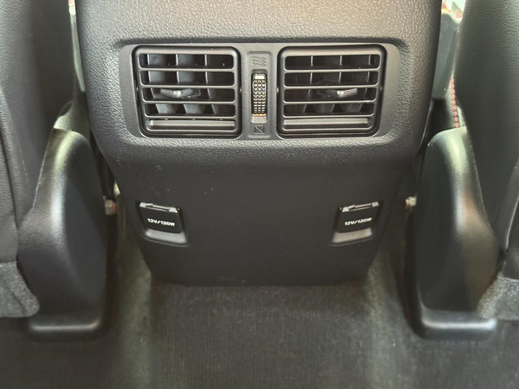 Toyota 4Runner Vehicle Full-screen Gallery Image 12