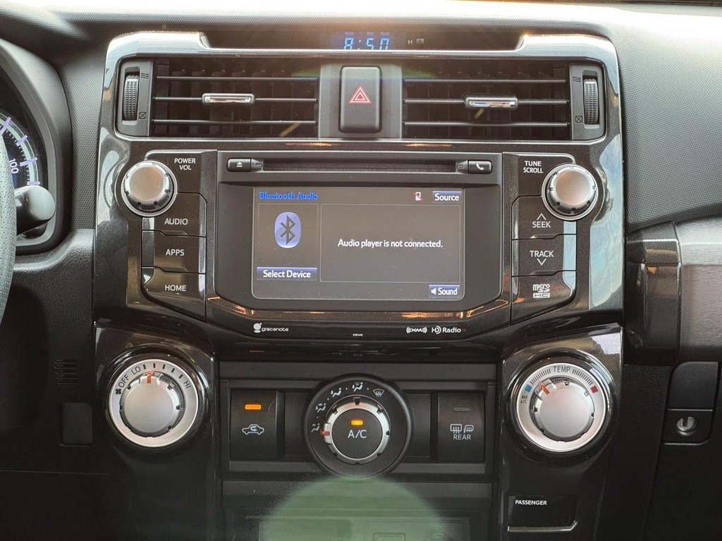 Toyota 4Runner Vehicle Full-screen Gallery Image 15