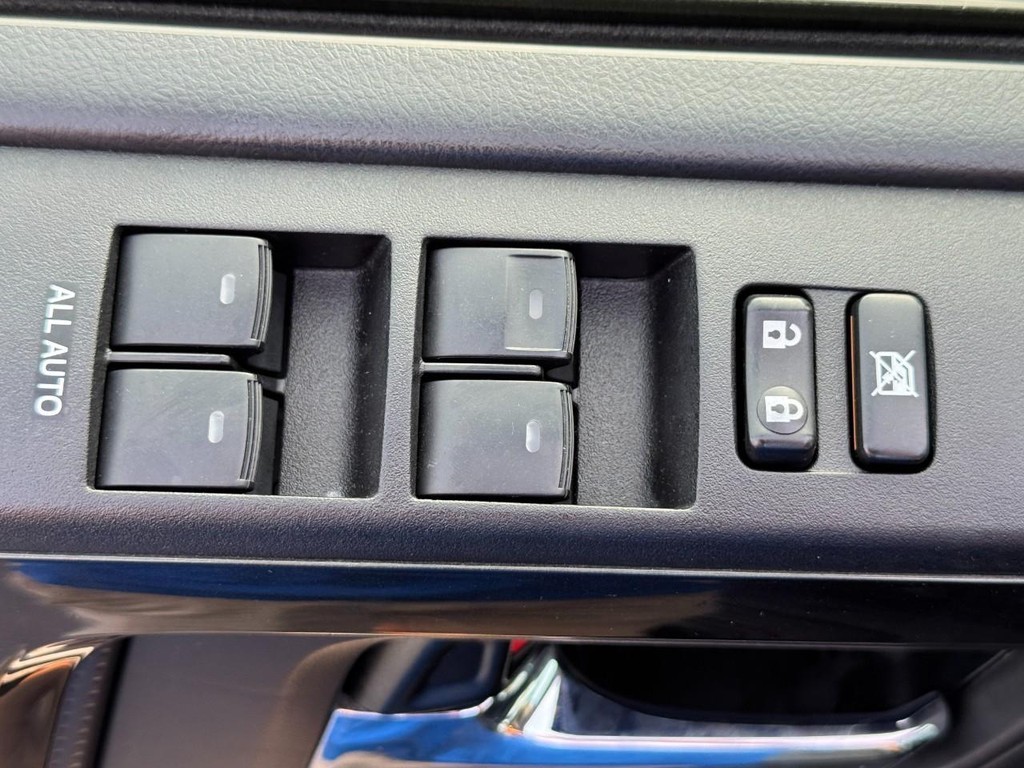 Toyota 4Runner Vehicle Full-screen Gallery Image 17