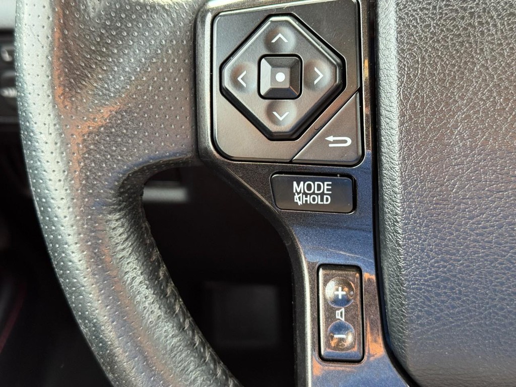 Toyota 4Runner Vehicle Full-screen Gallery Image 20