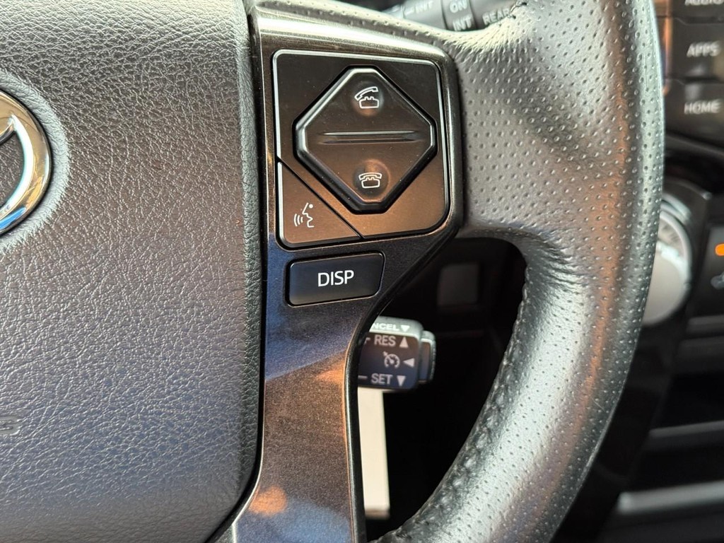 Toyota 4Runner Vehicle Full-screen Gallery Image 21