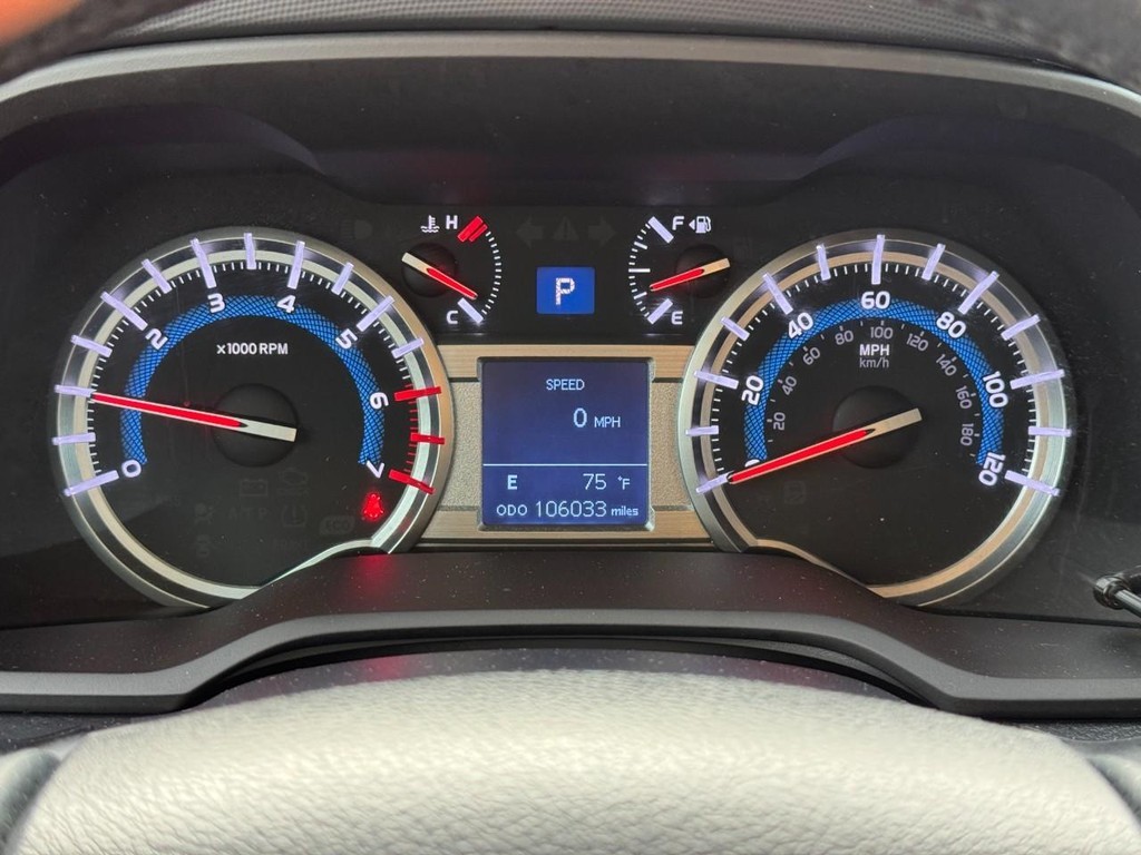 Toyota 4Runner Vehicle Full-screen Gallery Image 22