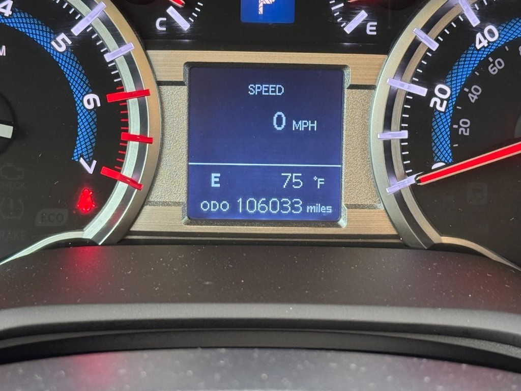 Toyota 4Runner Vehicle Full-screen Gallery Image 23