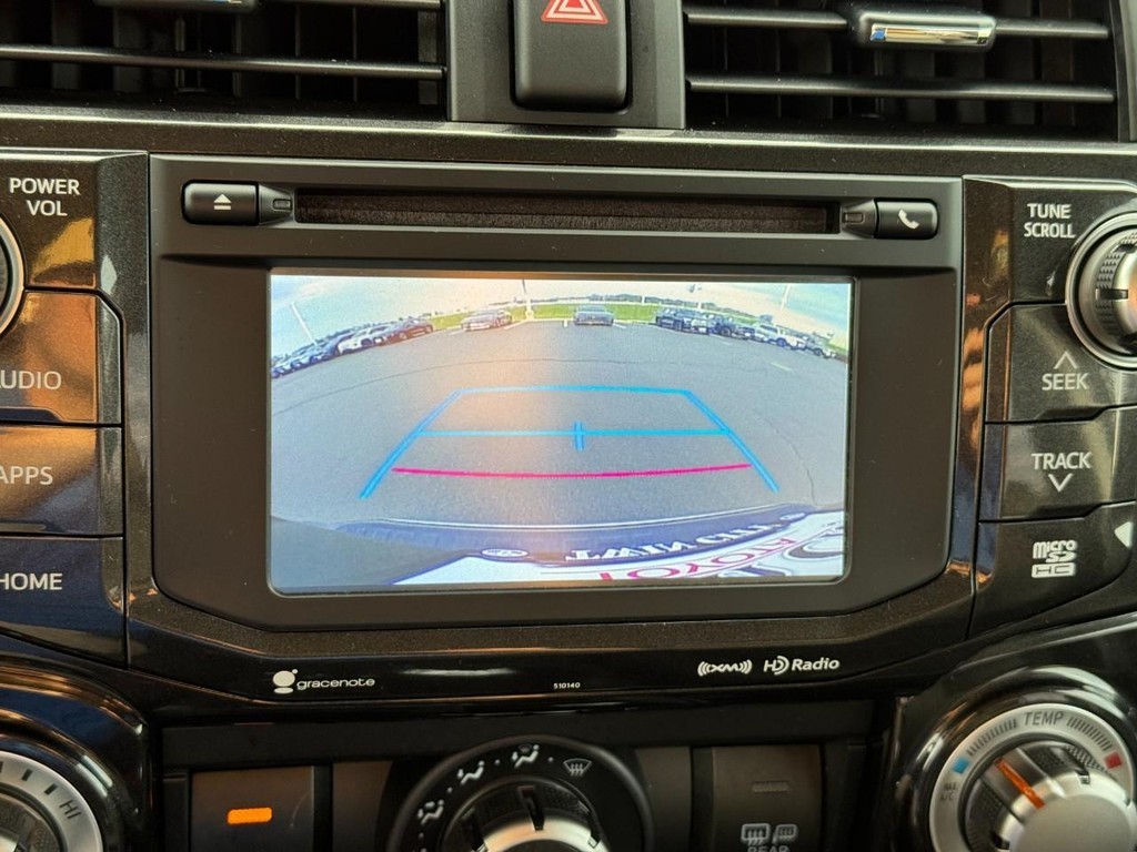 Toyota 4Runner Vehicle Full-screen Gallery Image 24