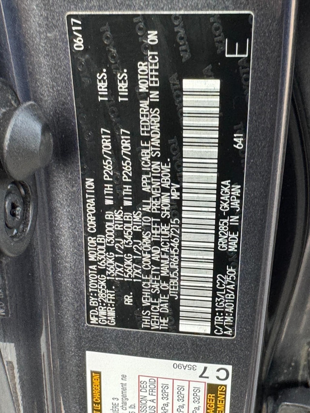 Toyota 4Runner Vehicle Full-screen Gallery Image 26