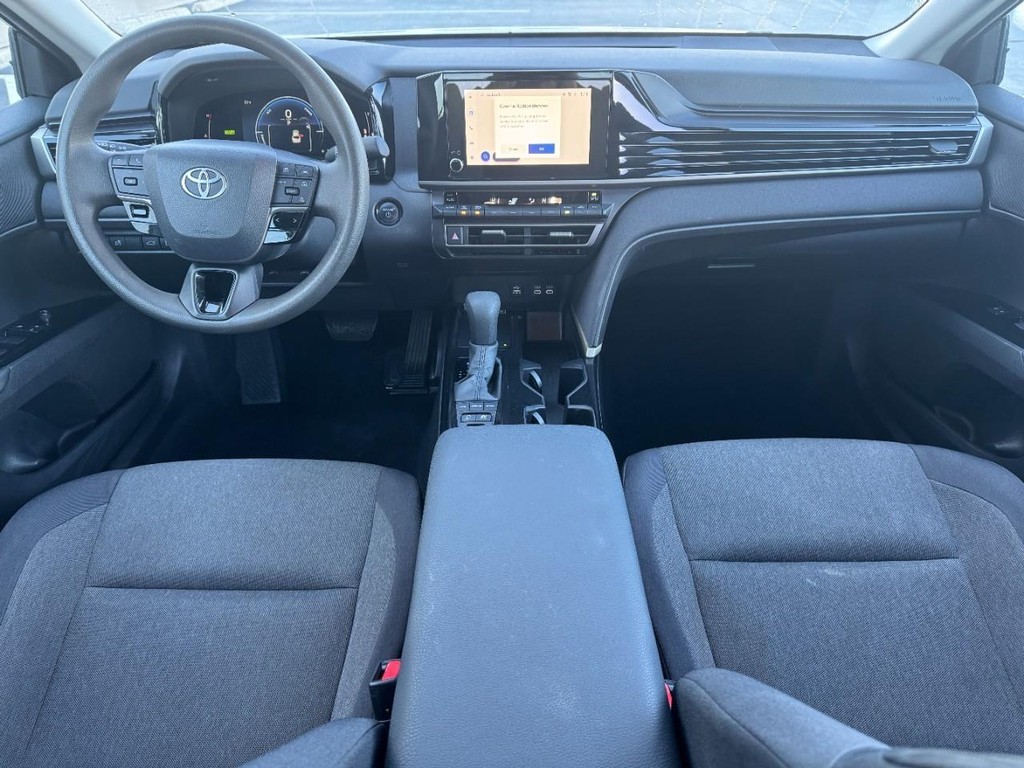 Toyota Camry Vehicle Full-screen Gallery Image 13