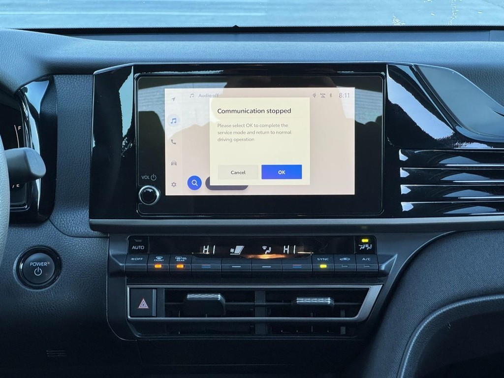 Toyota Camry Vehicle Full-screen Gallery Image 15