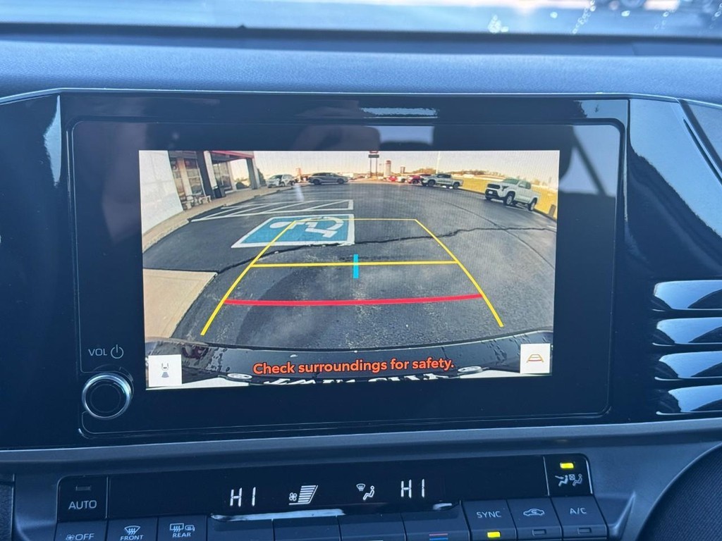 Toyota Camry Vehicle Full-screen Gallery Image 24