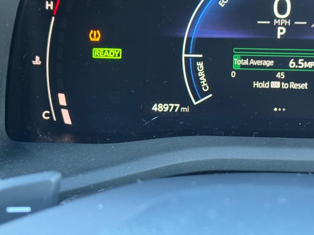 Toyota Camry Vehicle Full-screen Gallery Image 23