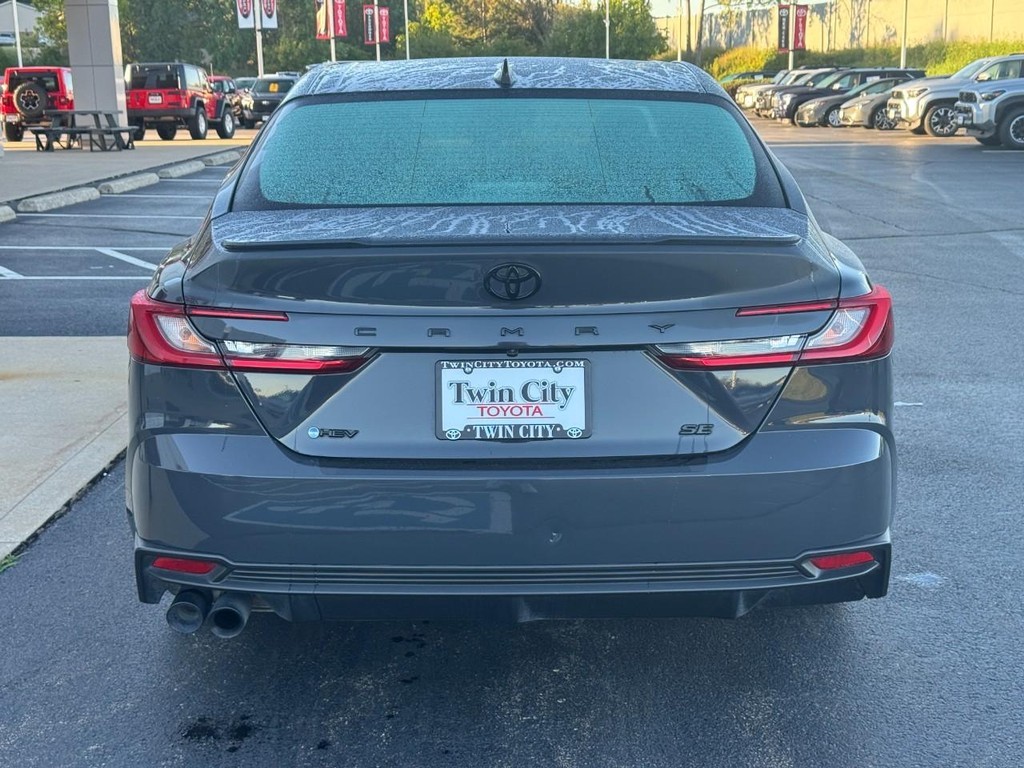 Toyota Camry Vehicle Full-screen Gallery Image 4