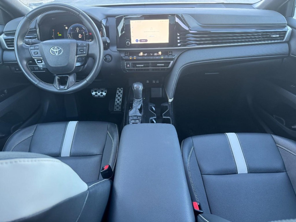 Toyota Camry Vehicle Full-screen Gallery Image 13