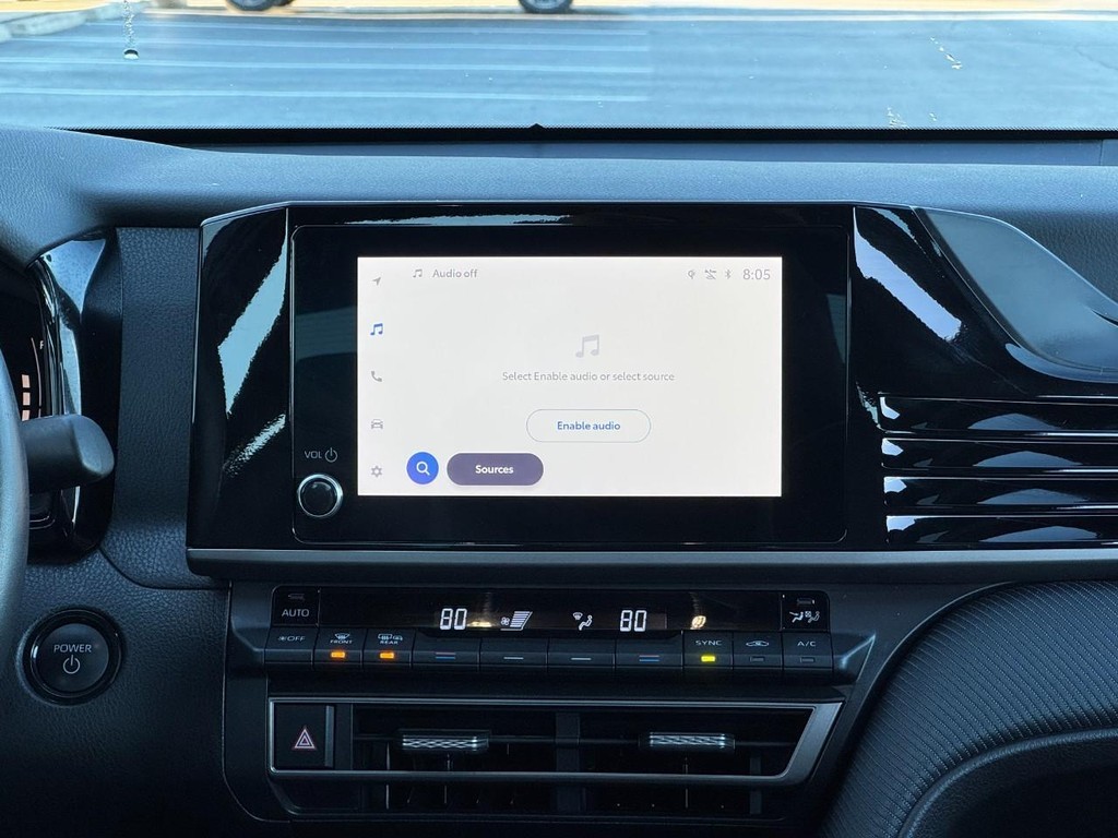 Toyota Camry Vehicle Full-screen Gallery Image 15