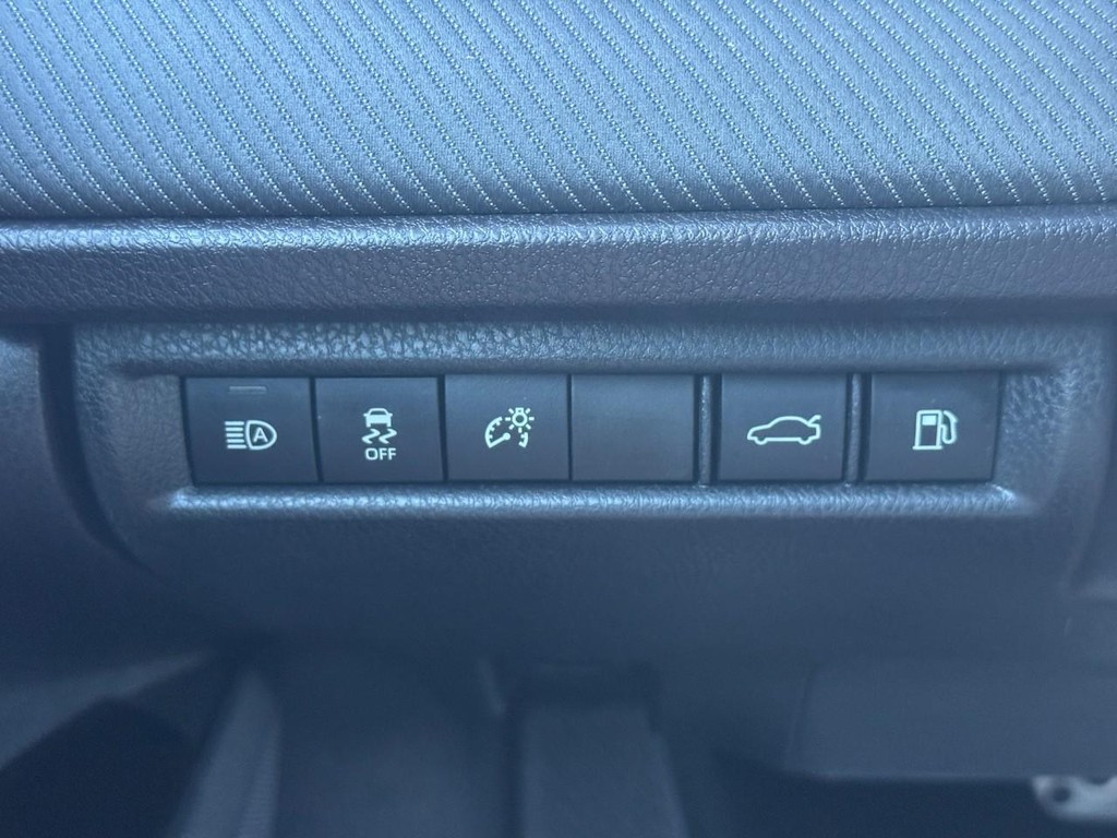 Toyota Camry Vehicle Full-screen Gallery Image 19