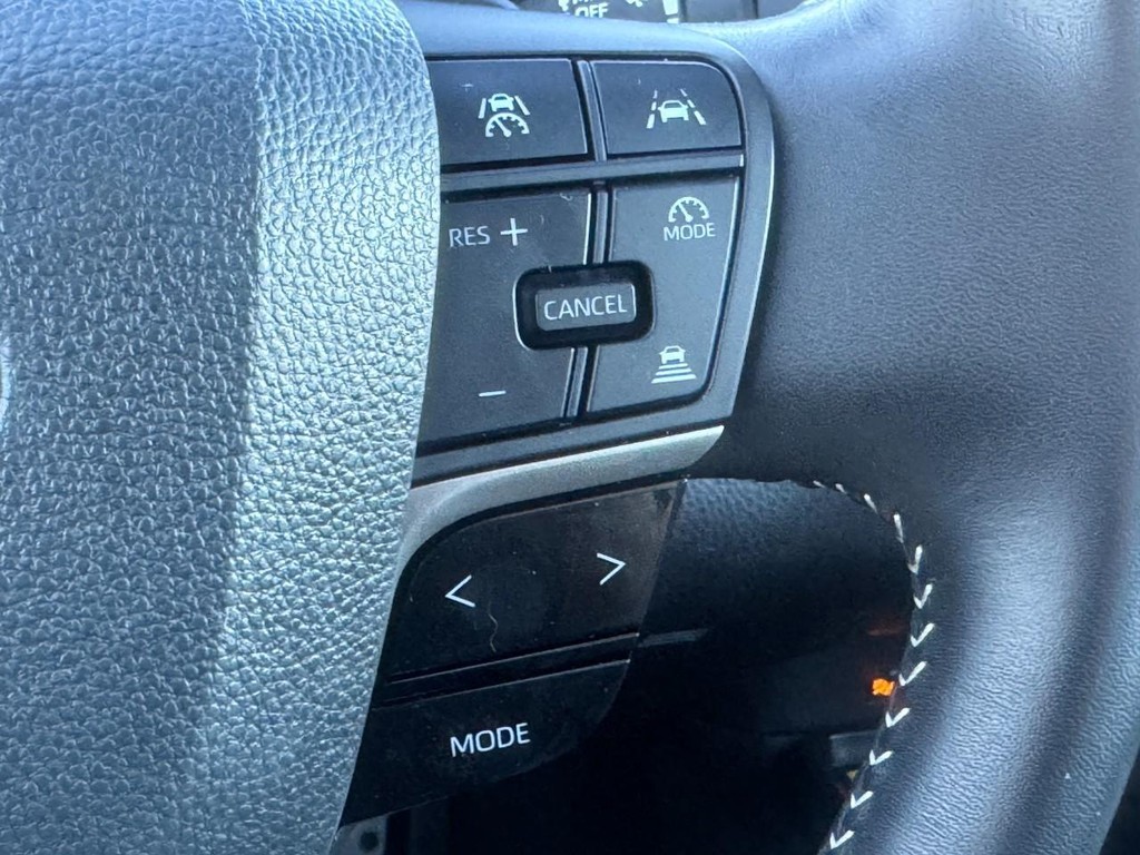 Toyota Camry Vehicle Full-screen Gallery Image 21
