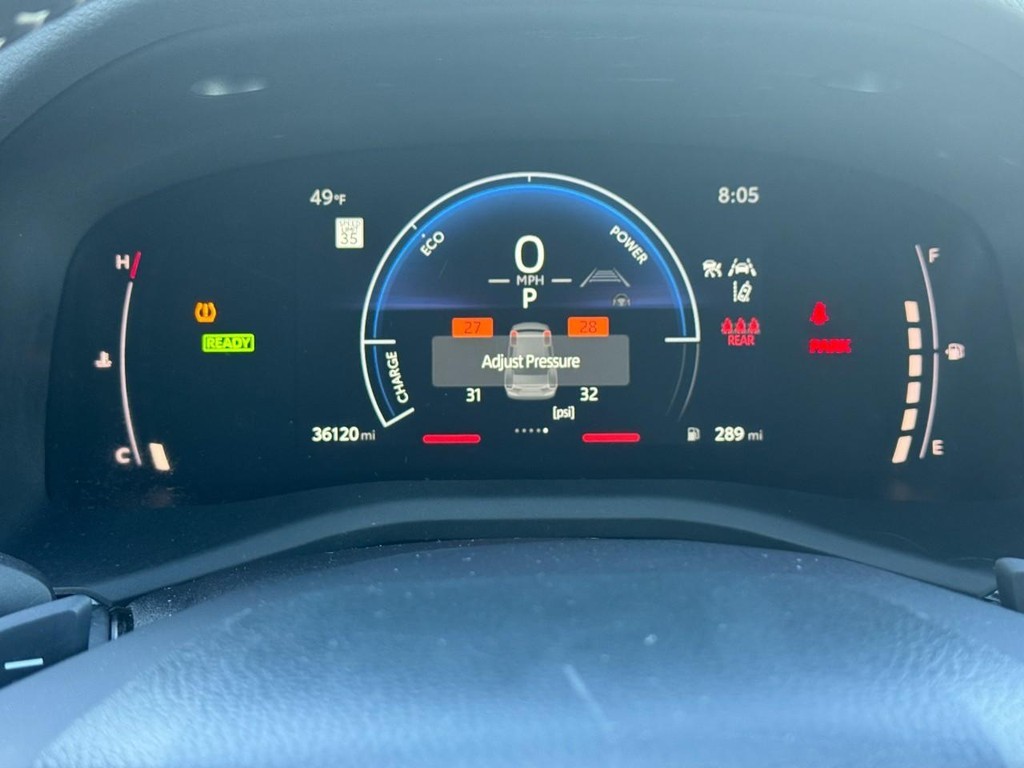 Toyota Camry Vehicle Full-screen Gallery Image 22