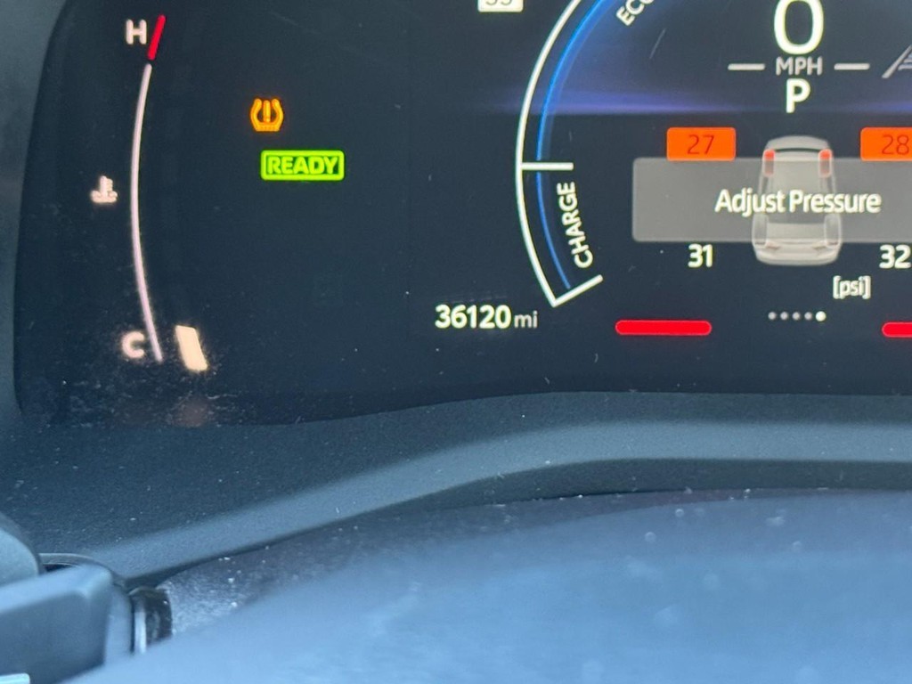 Toyota Camry Vehicle Full-screen Gallery Image 23