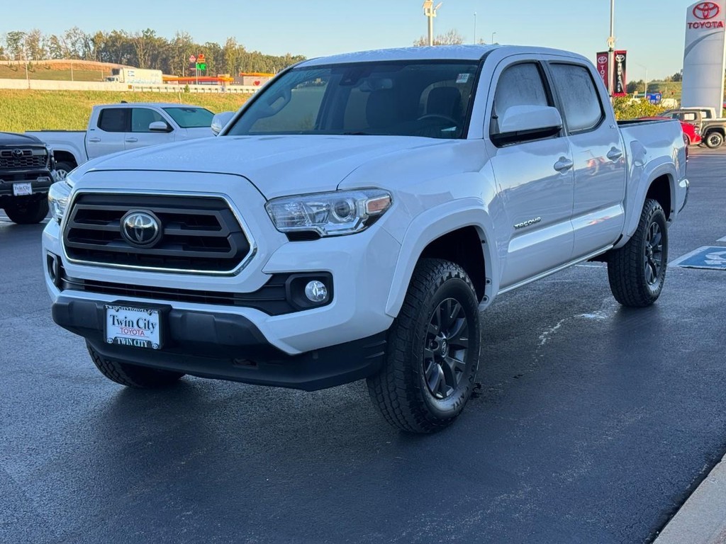 Toyota Tacoma 4WD Vehicle Full-screen Gallery Image 9