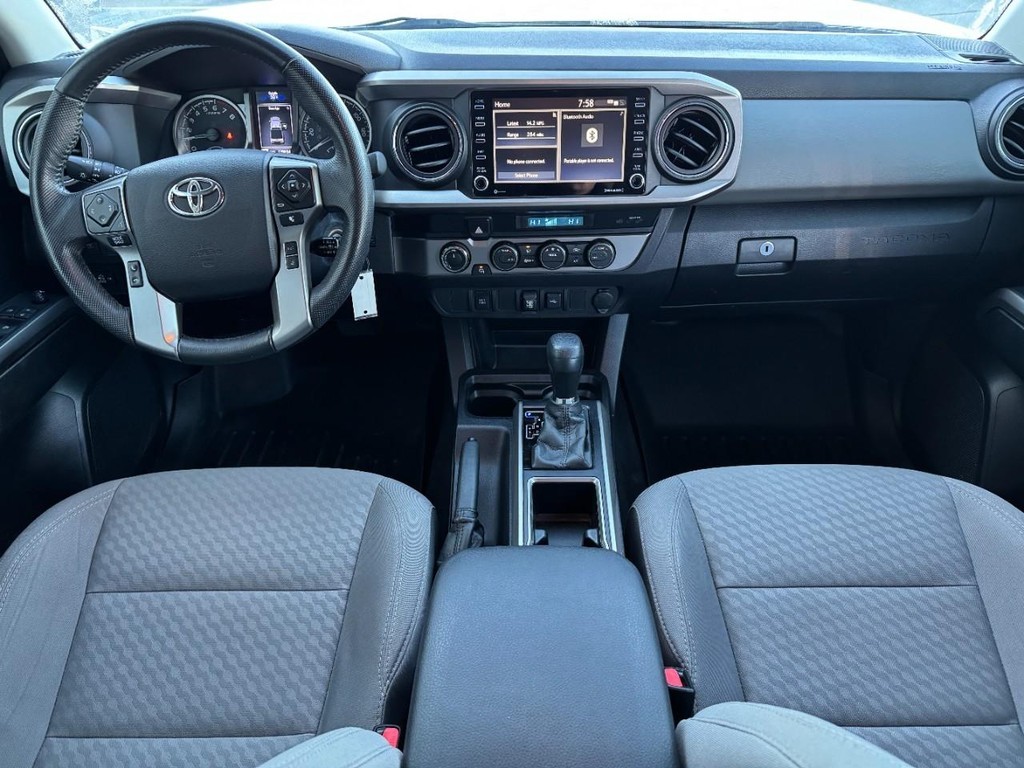 Toyota Tacoma 4WD Vehicle Full-screen Gallery Image 12