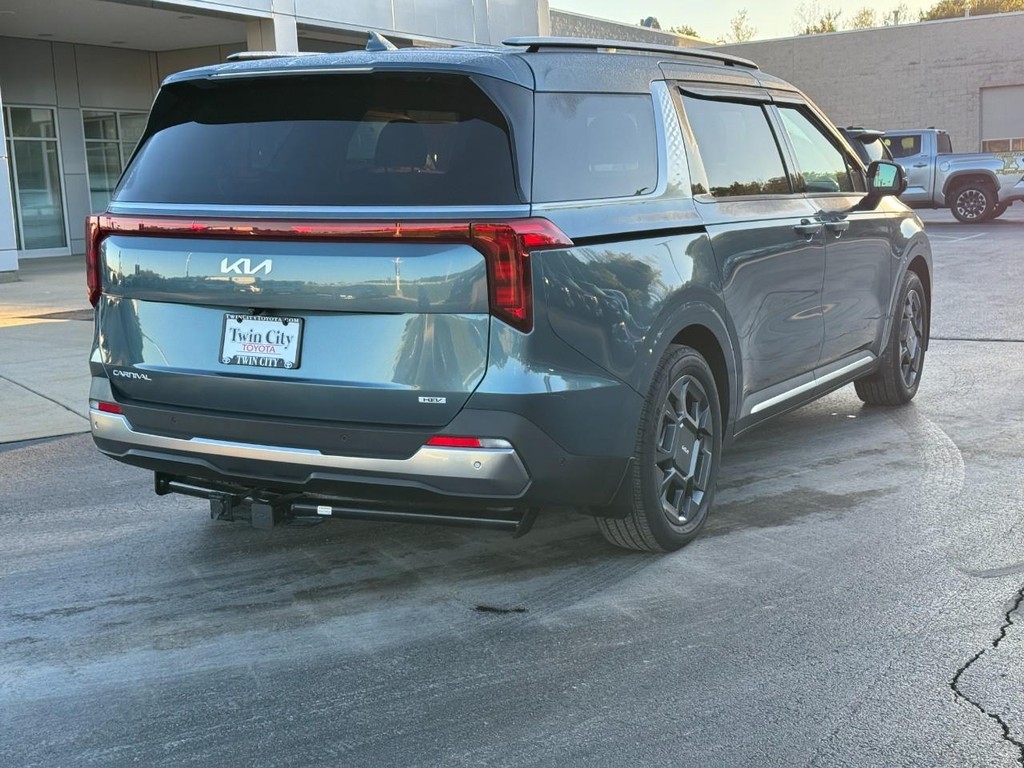 Kia Carnival Hybrid Vehicle Full-screen Gallery Image 3