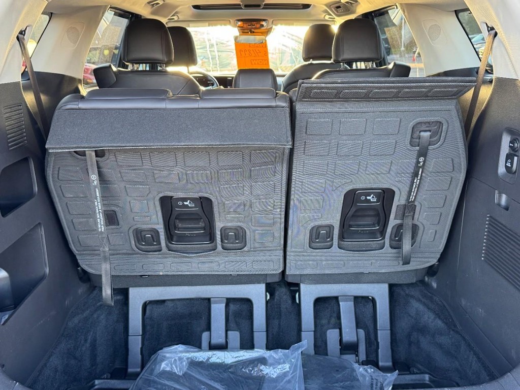 Kia Carnival Hybrid Vehicle Full-screen Gallery Image 6