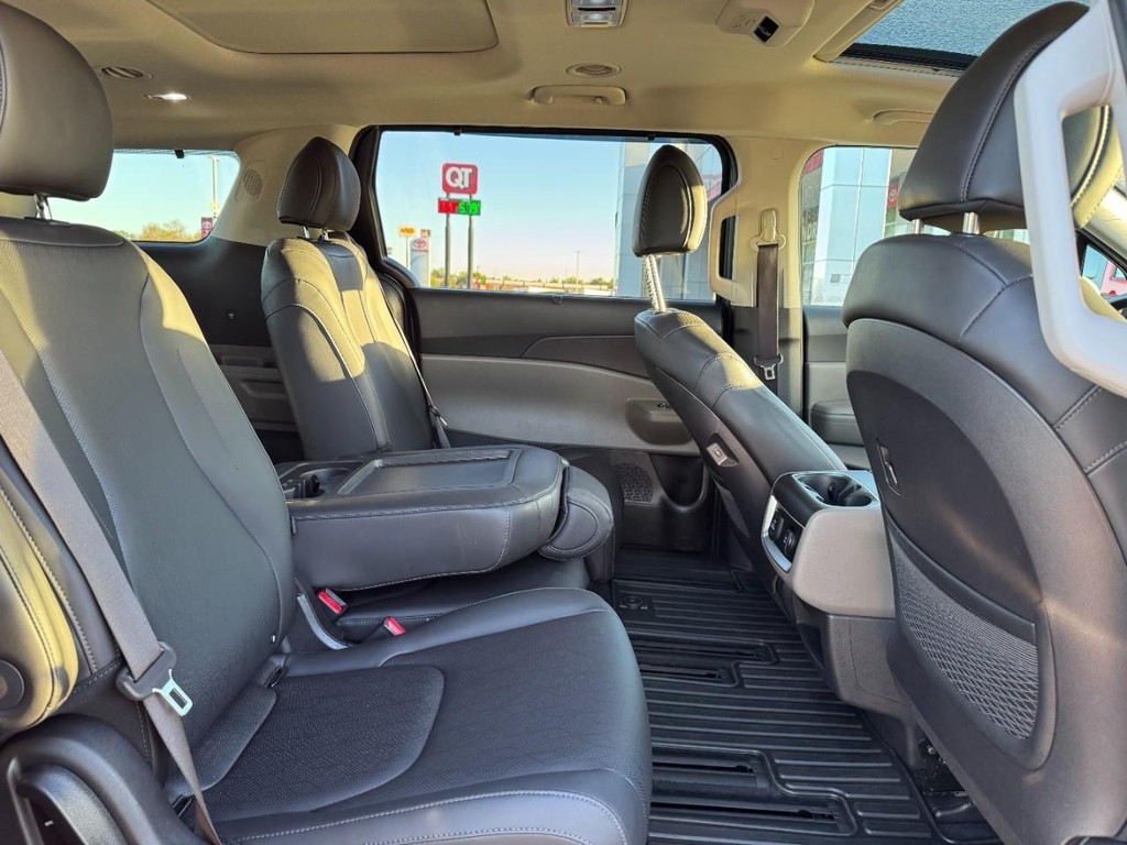 Kia Carnival Hybrid Vehicle Full-screen Gallery Image 12