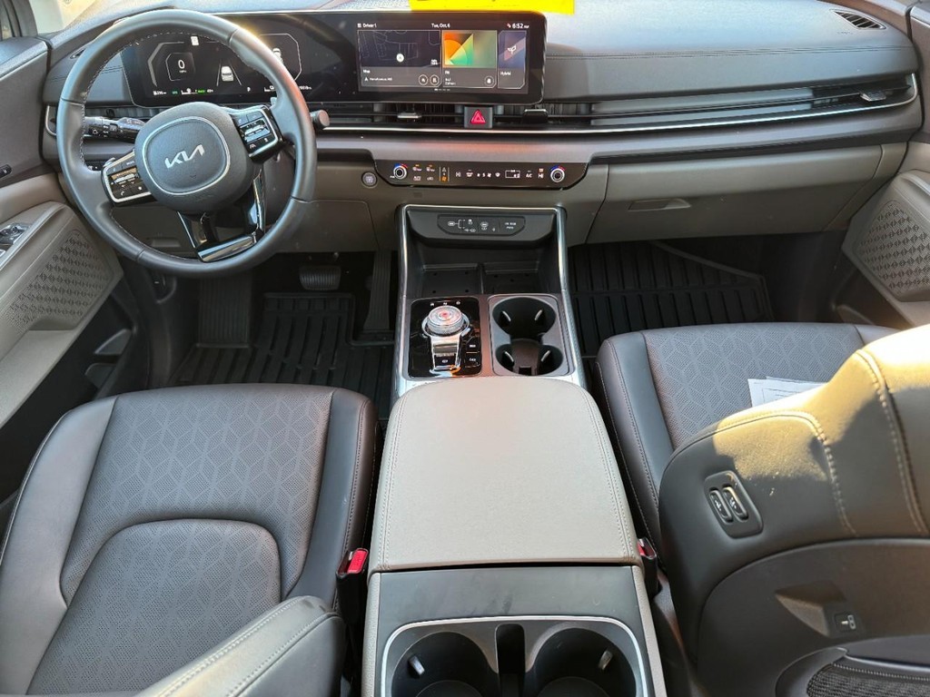 Kia Carnival Hybrid Vehicle Full-screen Gallery Image 14