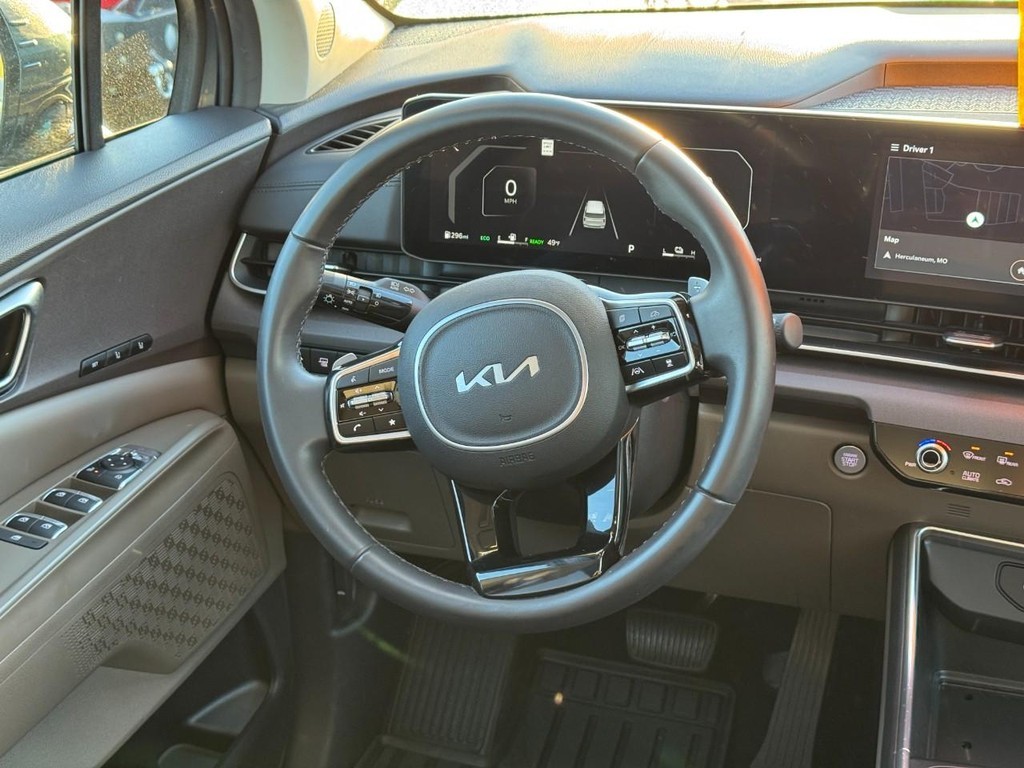 Kia Carnival Hybrid Vehicle Full-screen Gallery Image 15