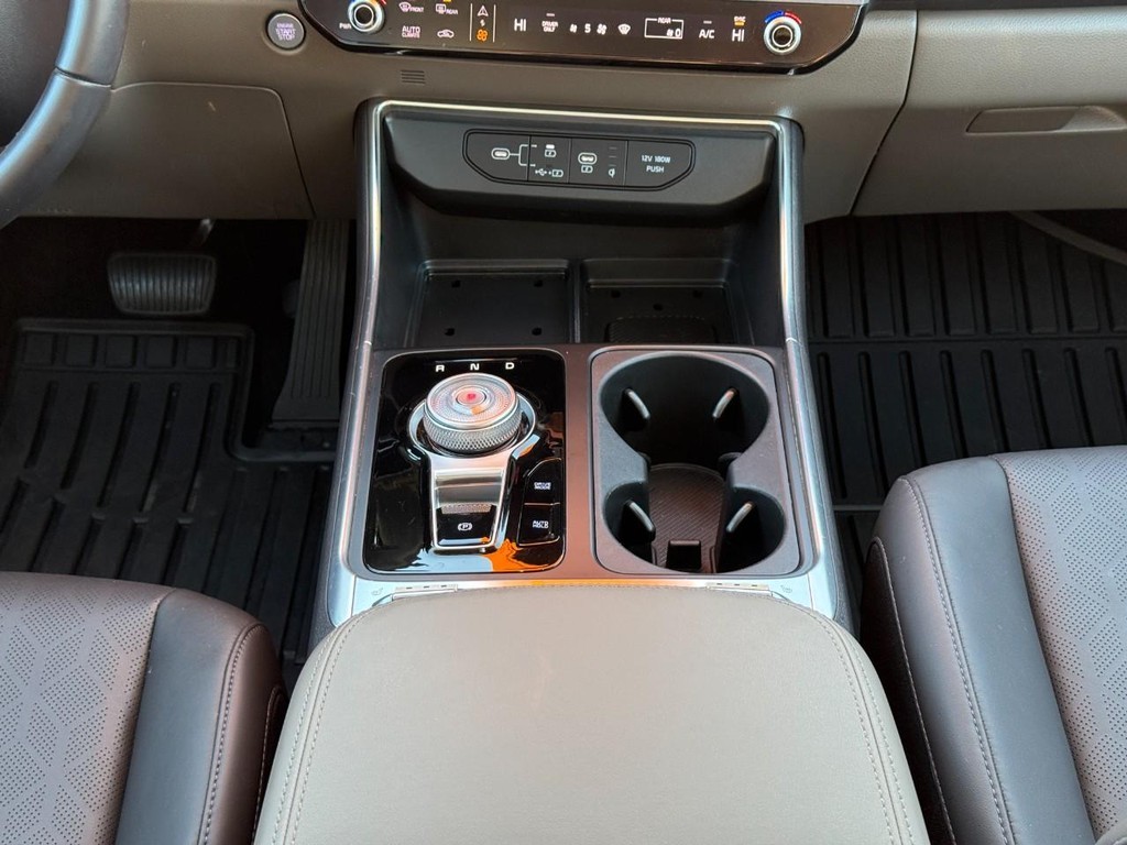 Kia Carnival Hybrid Vehicle Full-screen Gallery Image 17
