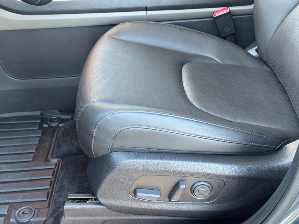 Kia Carnival Hybrid Vehicle Full-screen Gallery Image 20