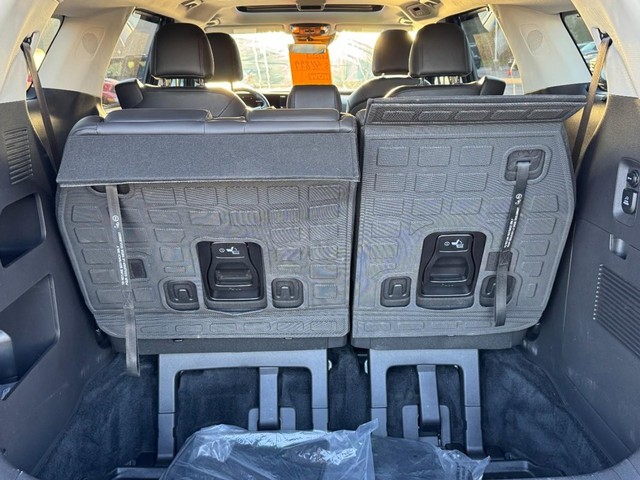 Kia Carnival Hybrid Vehicle Full-screen Gallery Image 06