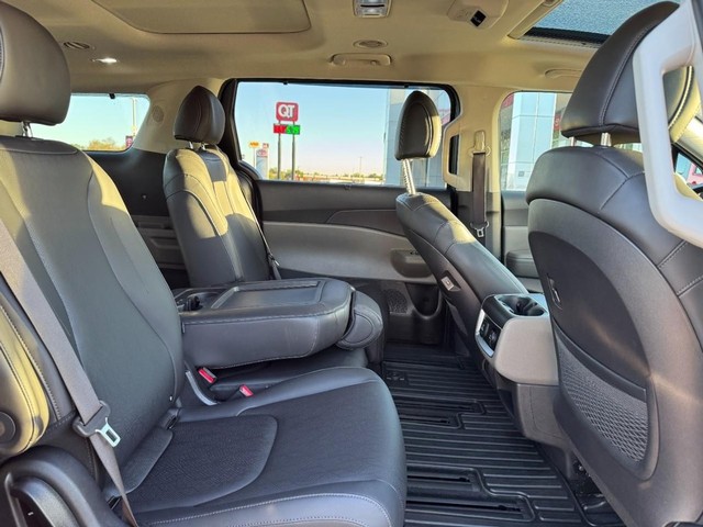 Kia Carnival Hybrid Vehicle Full-screen Gallery Image 12