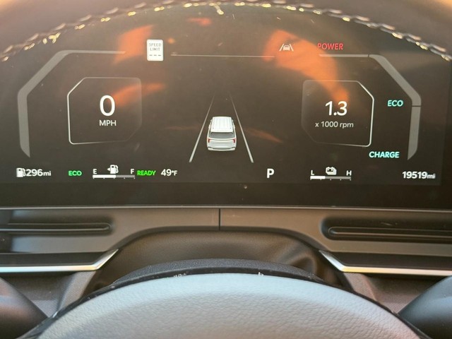 Kia Carnival Hybrid Vehicle Full-screen Gallery Image 24