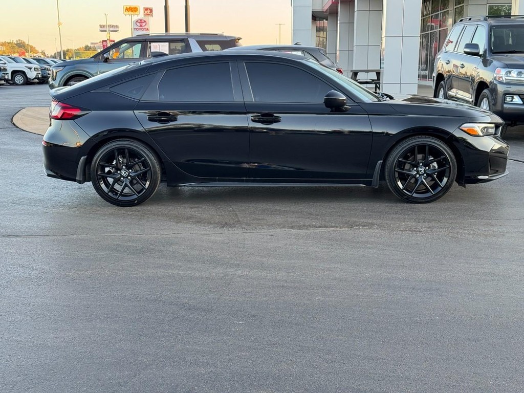 Honda Civic Hatchback Vehicle Full-screen Gallery Image 2