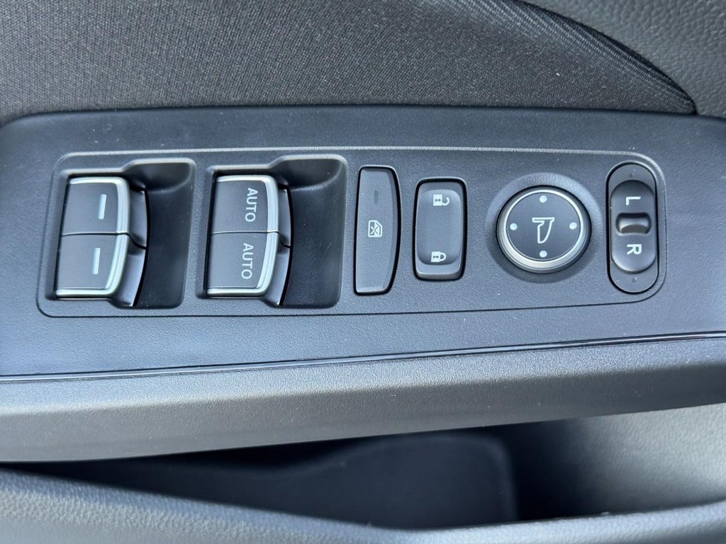 Honda Civic Hatchback Vehicle Full-screen Gallery Image 15