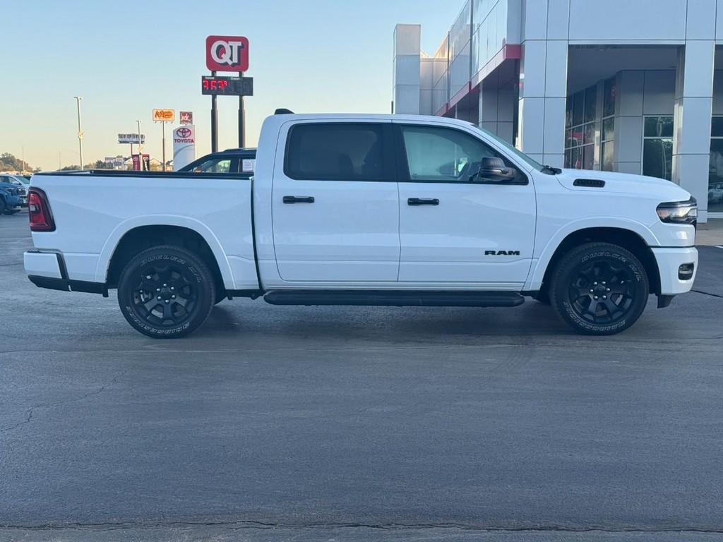 Ram 1500 Vehicle Full-screen Gallery Image 2