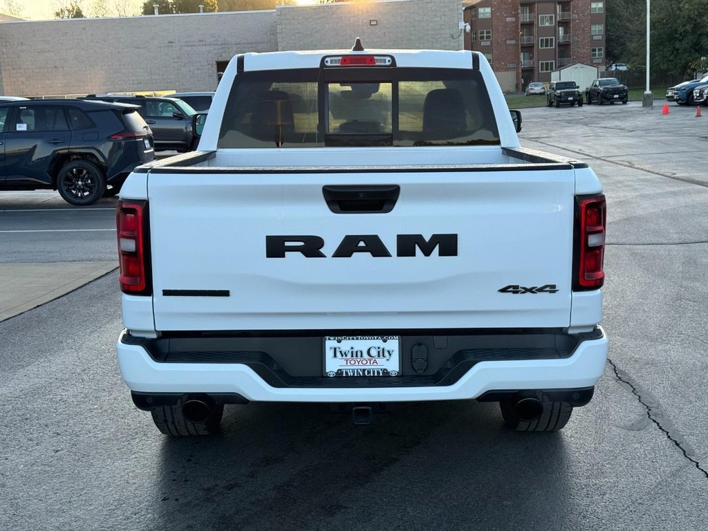 Ram 1500 Vehicle Full-screen Gallery Image 4