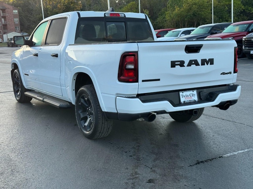 Ram 1500 Vehicle Full-screen Gallery Image 7