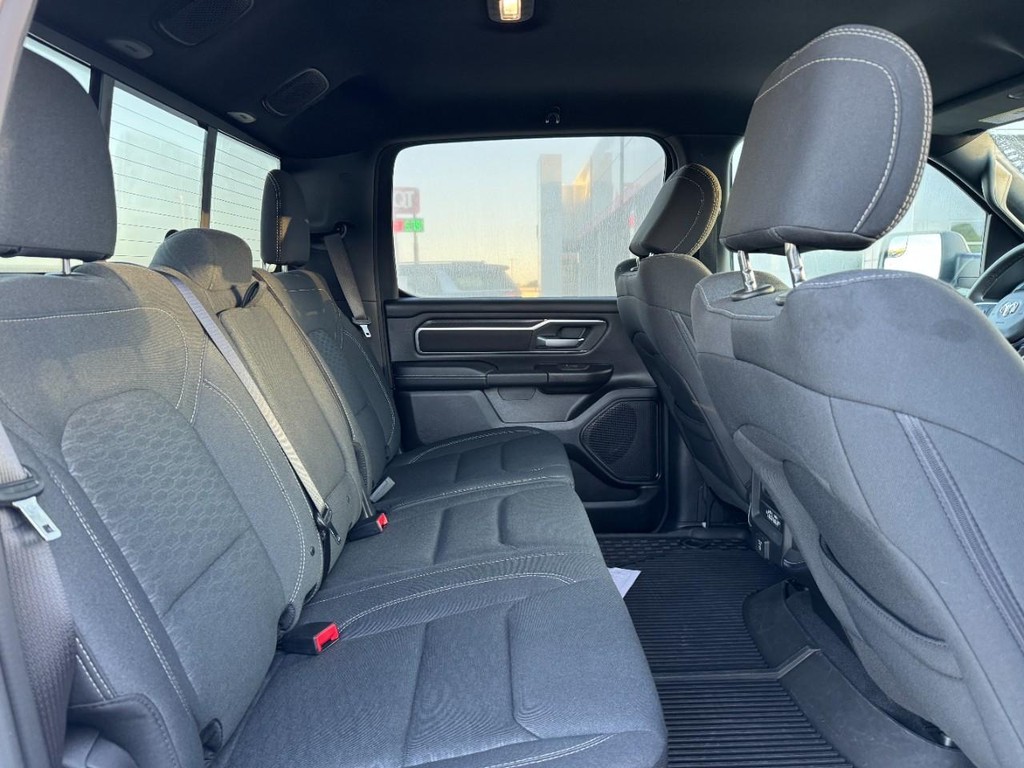 Ram 1500 Vehicle Full-screen Gallery Image 11