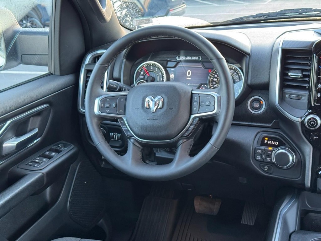 Ram 1500 Vehicle Full-screen Gallery Image 14