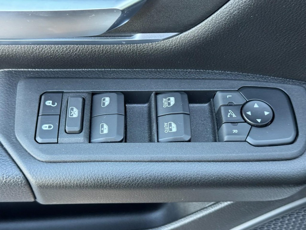 Ram 1500 Vehicle Full-screen Gallery Image 17